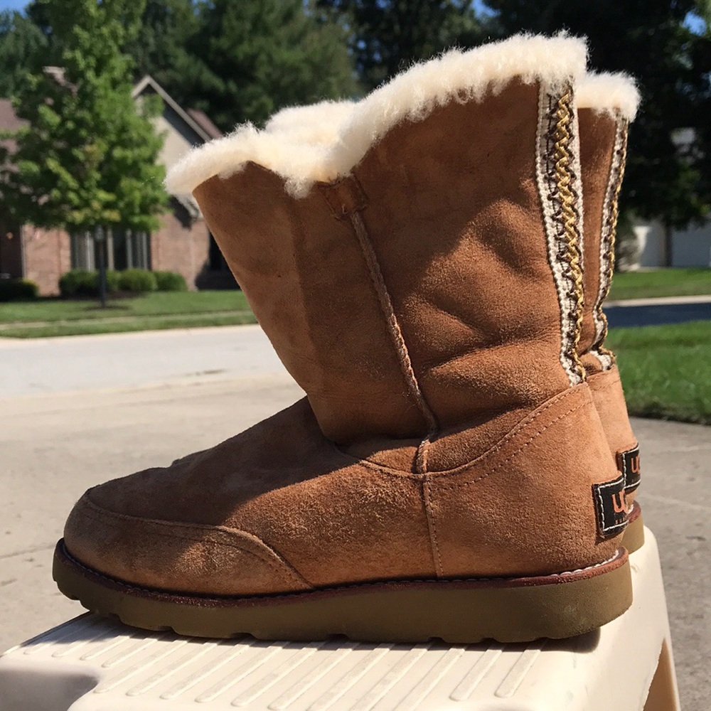 Uggs - Picture 2 of 2